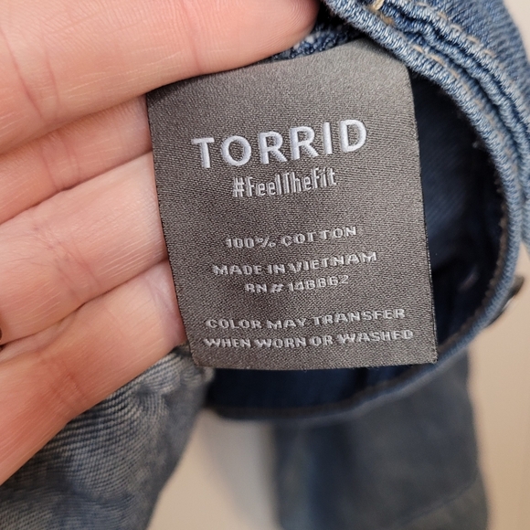 Torrid Studded Blue Denim Trucker Jacket Sz 3X - Picture 10 of 13